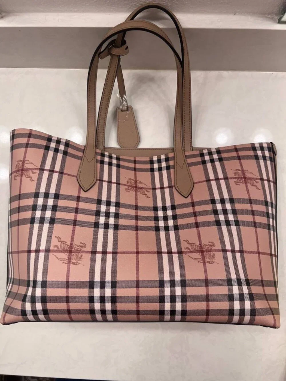 Burberry Medium Reversible House Check & Camel Leather Tote Bag - Picture 2 of 5